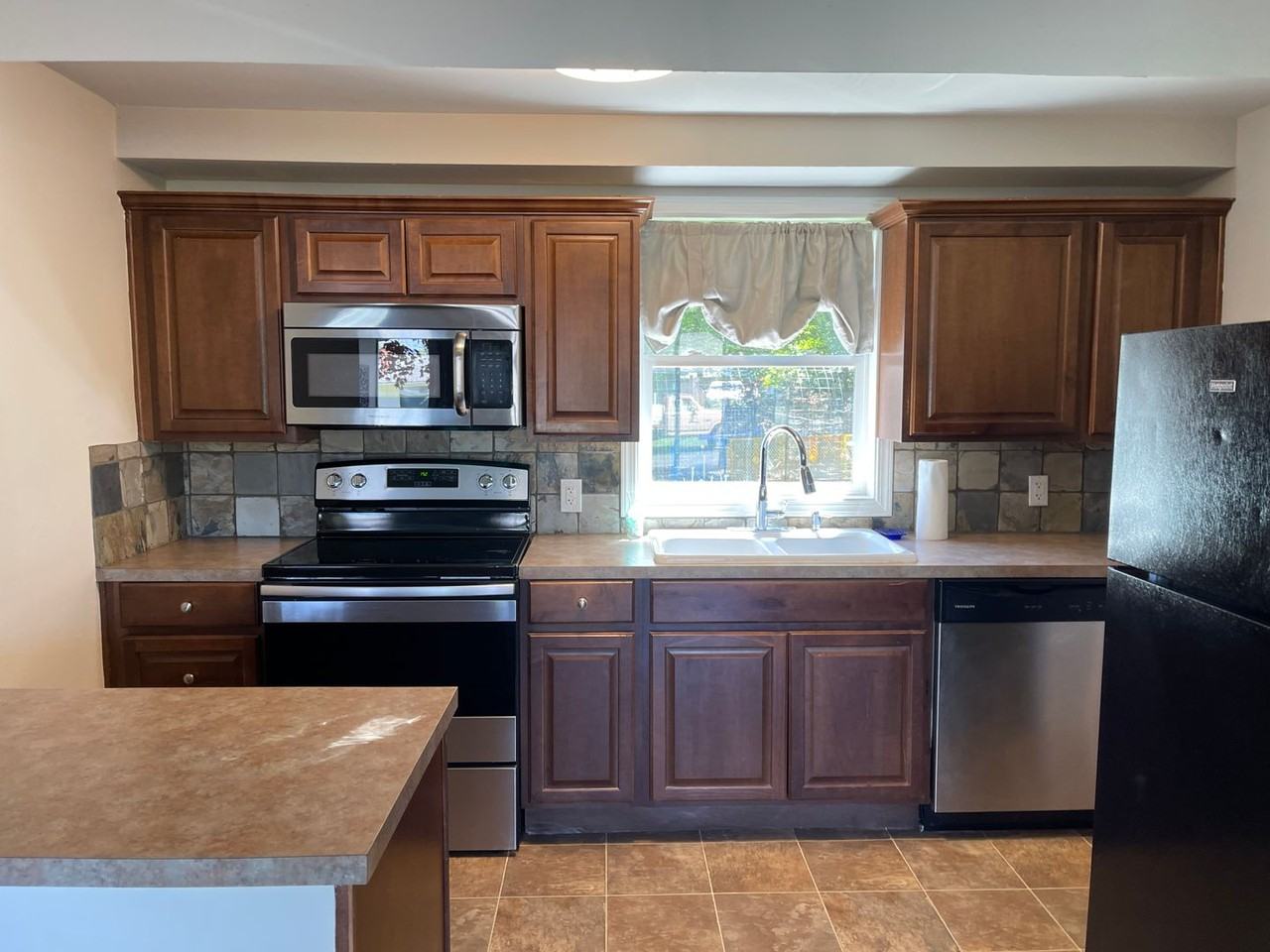 300 Ne 19th Ave - Photo 7 of 14