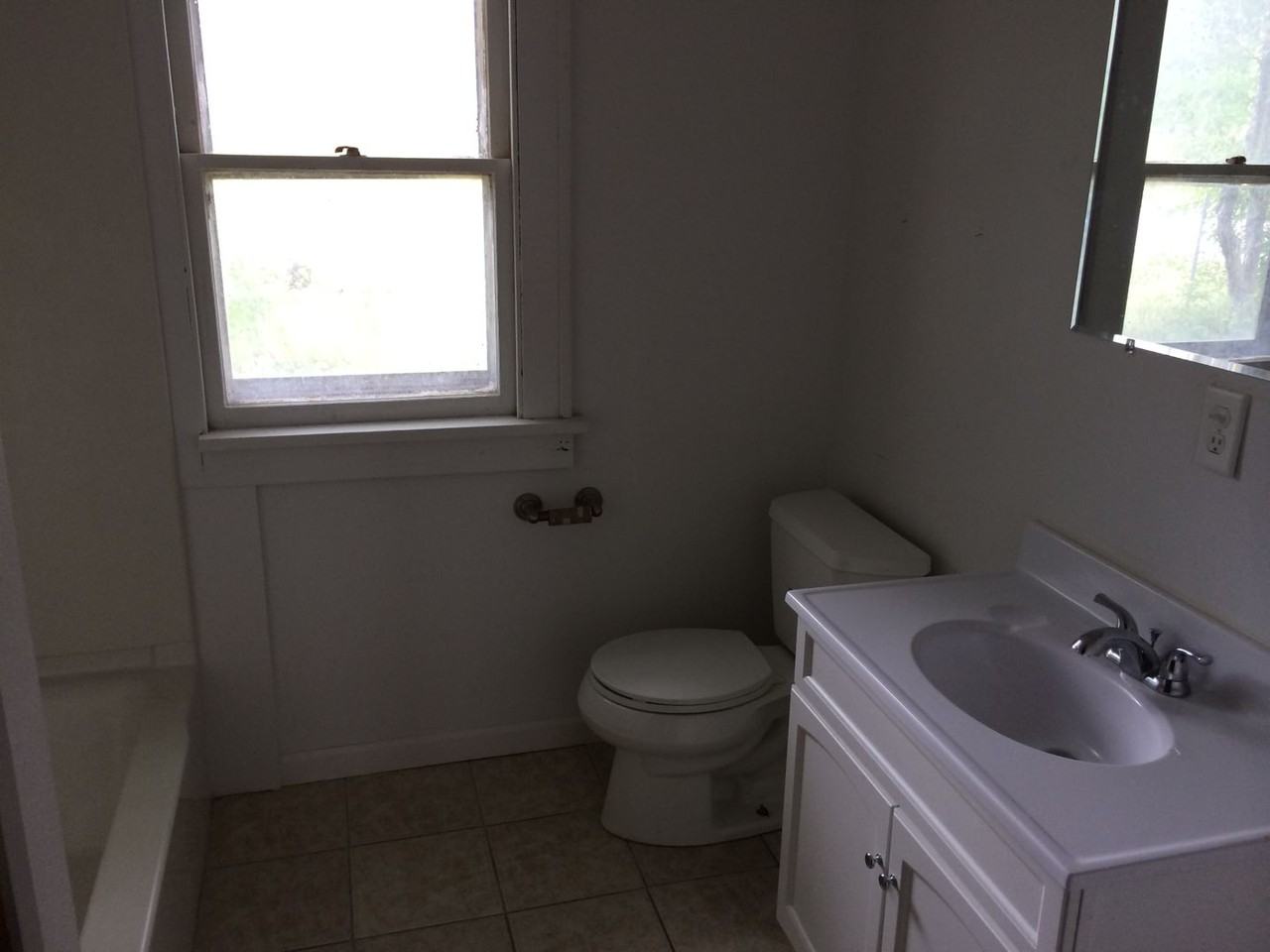 408 Newell St - Photo 6 of 11