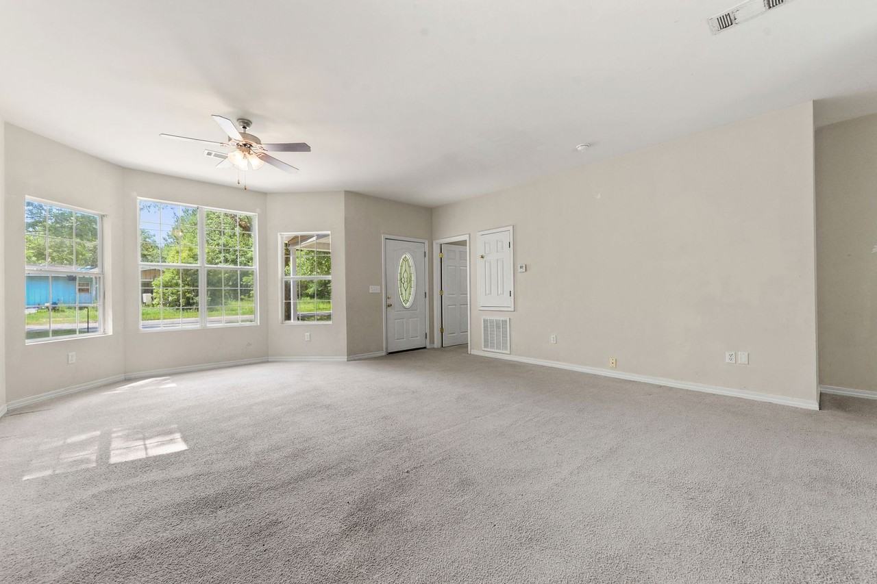 6118 E Benton St - Photo 4 of 10