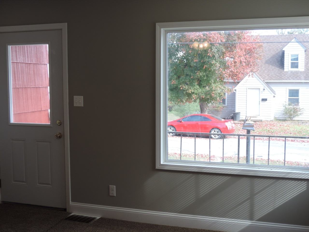 606 Laurel St - Photo 3 of 14