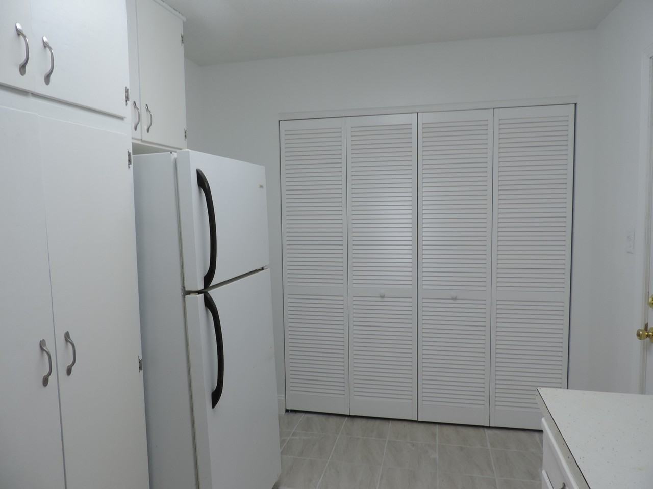 606 Laurel St - Photo 7 of 14