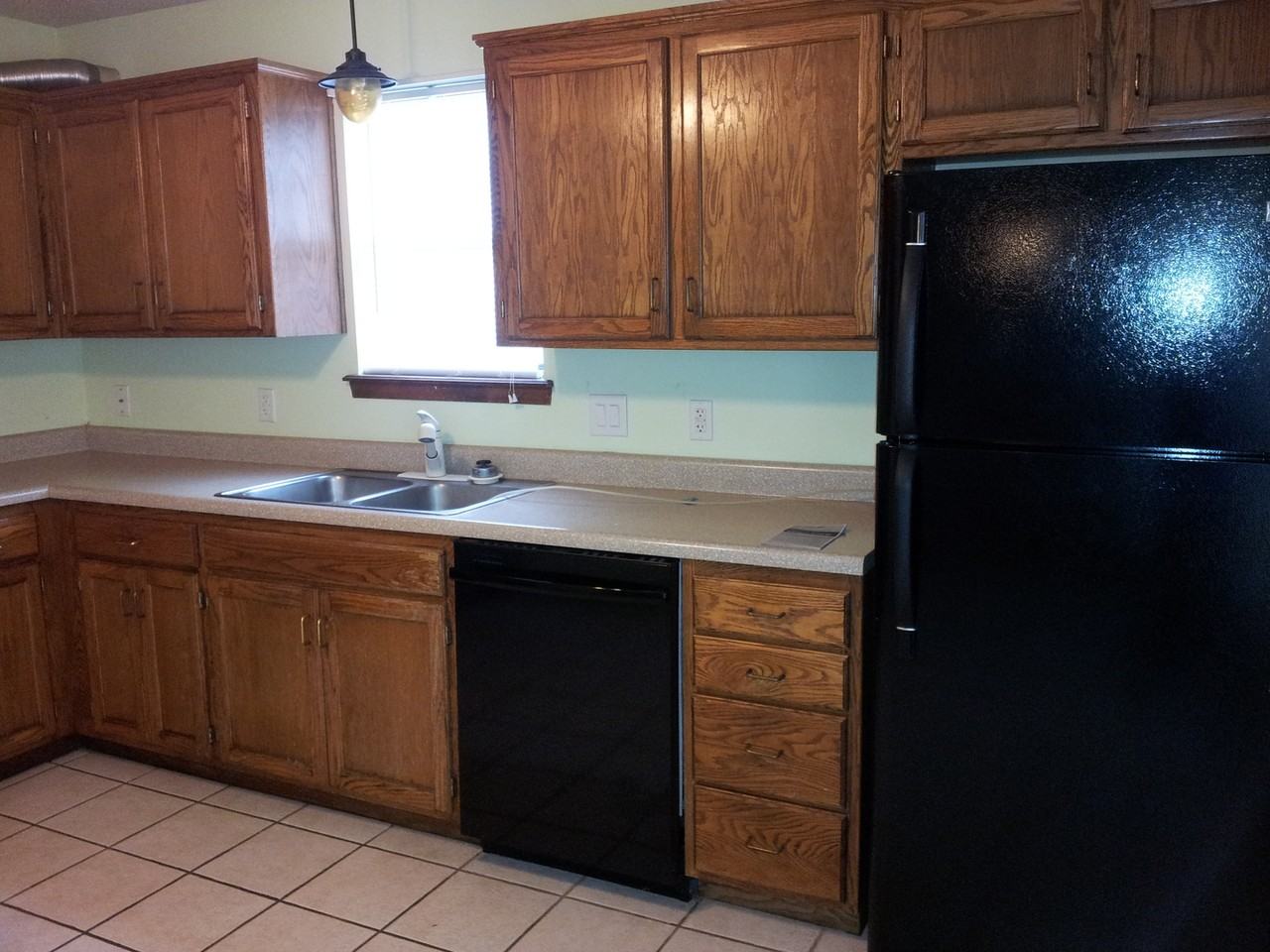 907 Coventry Ct - Photo 2 of 11