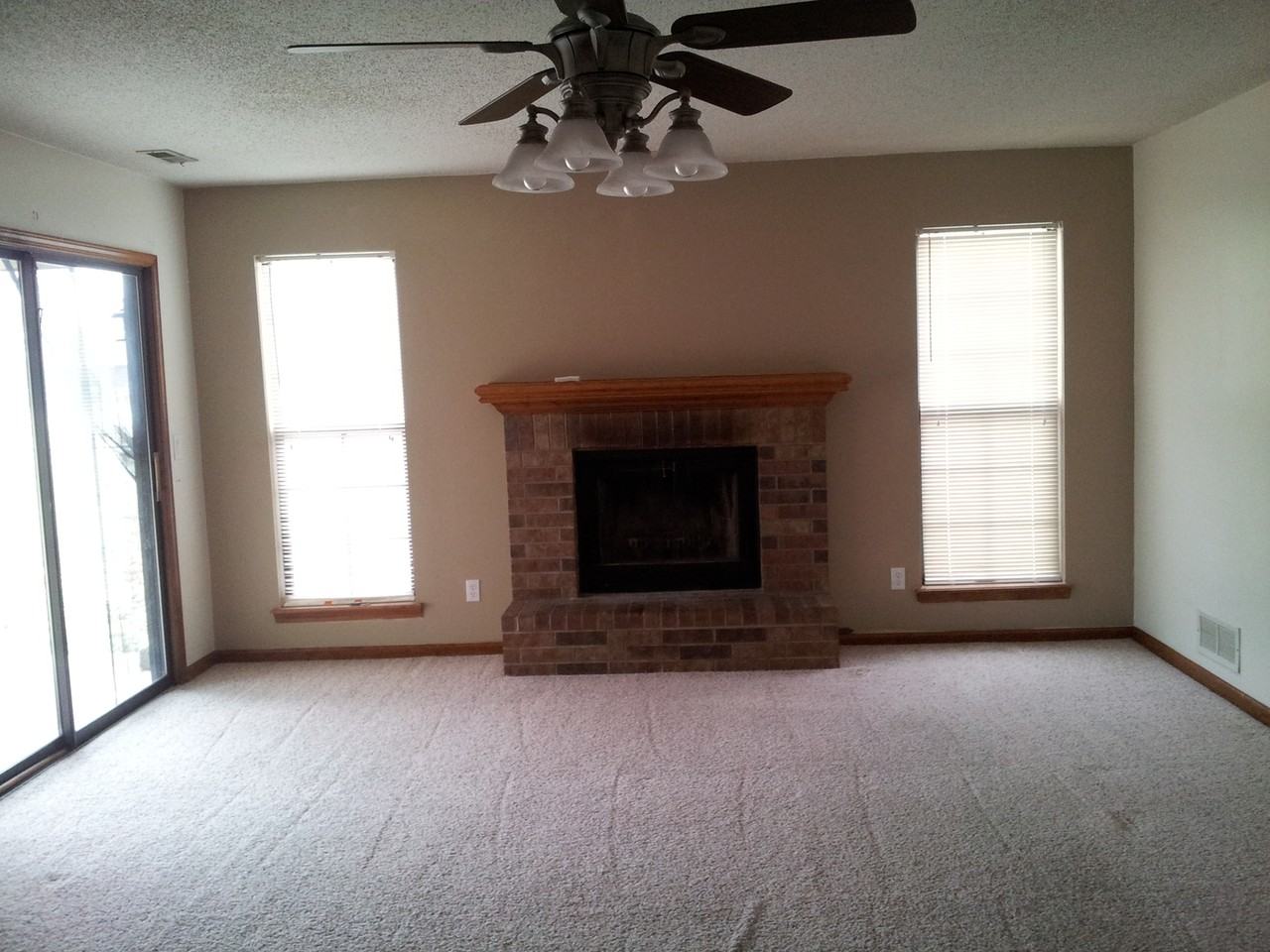 907 Coventry Ct - Photo 4 of 11