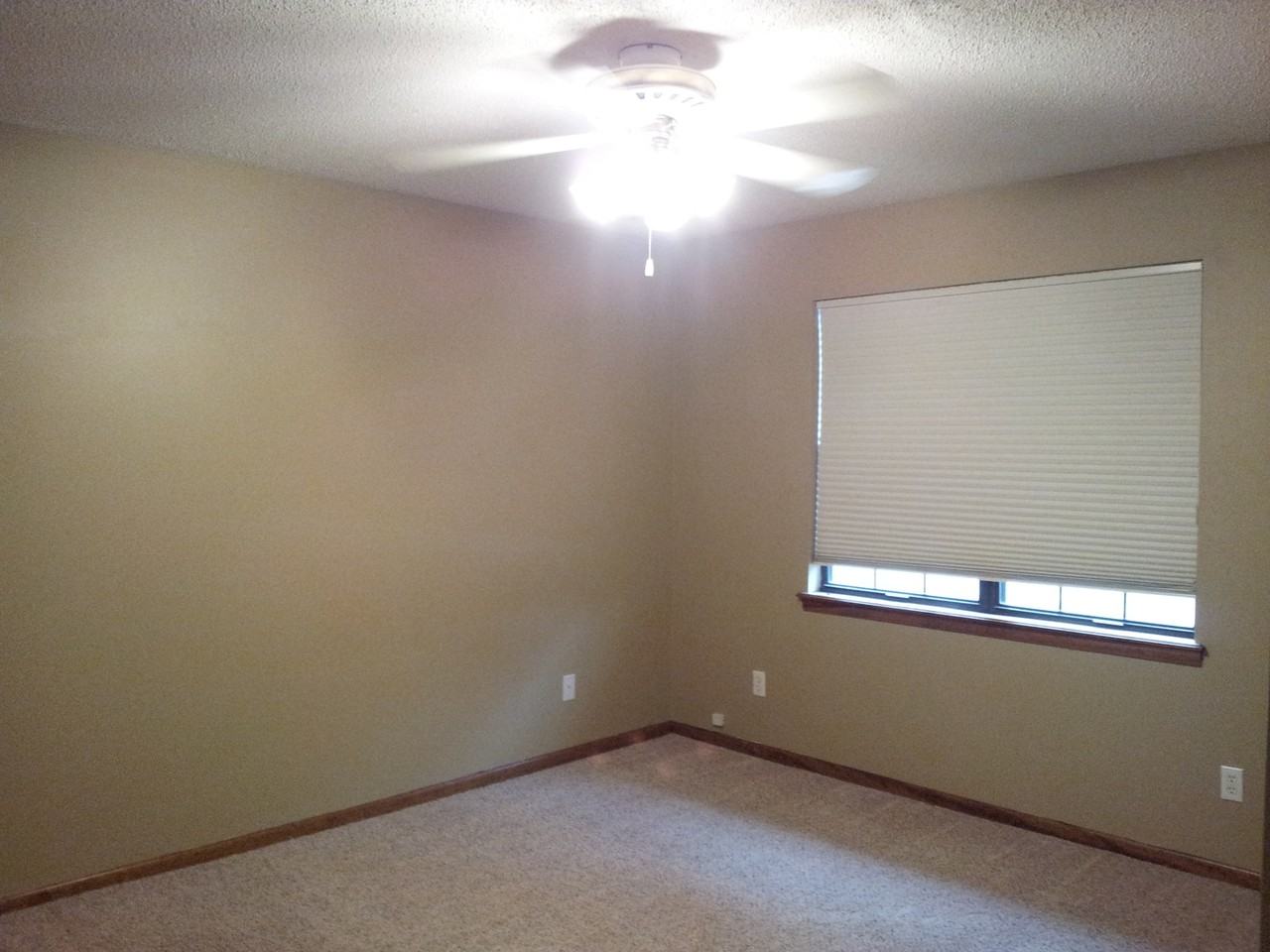 907 Coventry Ct - Photo 7 of 11