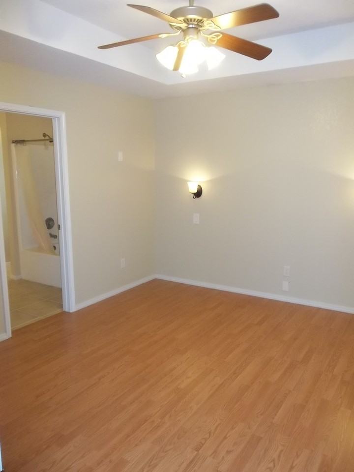 1706 Twisted Oak Dr - Photo 6 of 12