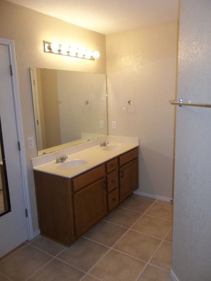 1706 Twisted Oak Dr - Photo 7 of 12