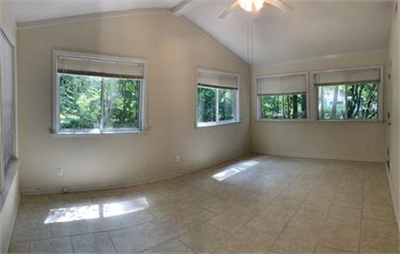 1437 Alpine Dr - Photo 4 of 10