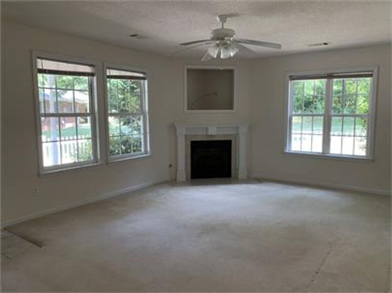 1437 Alpine Dr - Photo 5 of 10