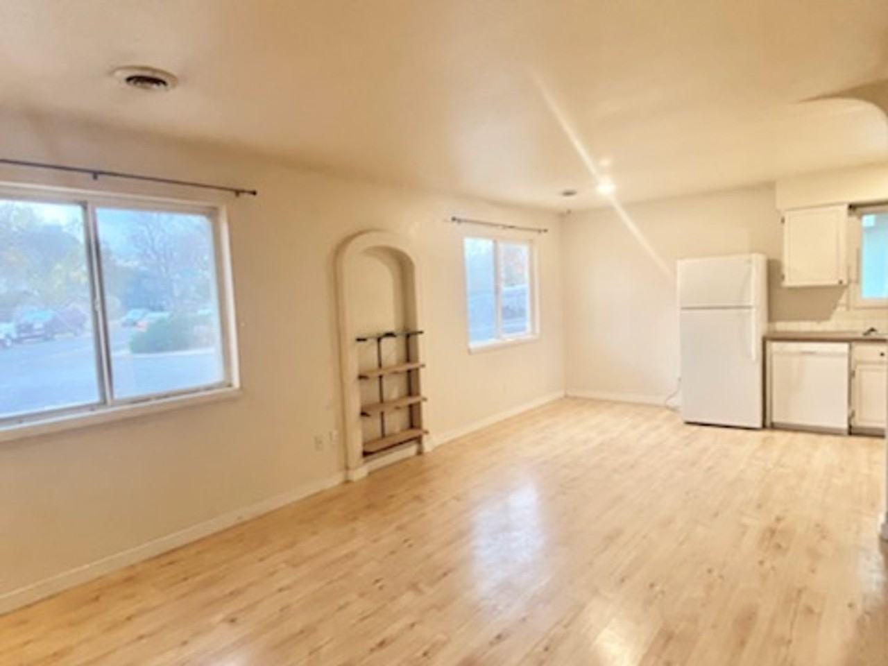 818 Tracey Pkwy - Photo 3 of 11