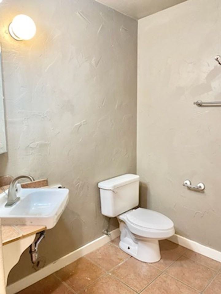 818 Tracey Pkwy - Photo 5 of 11