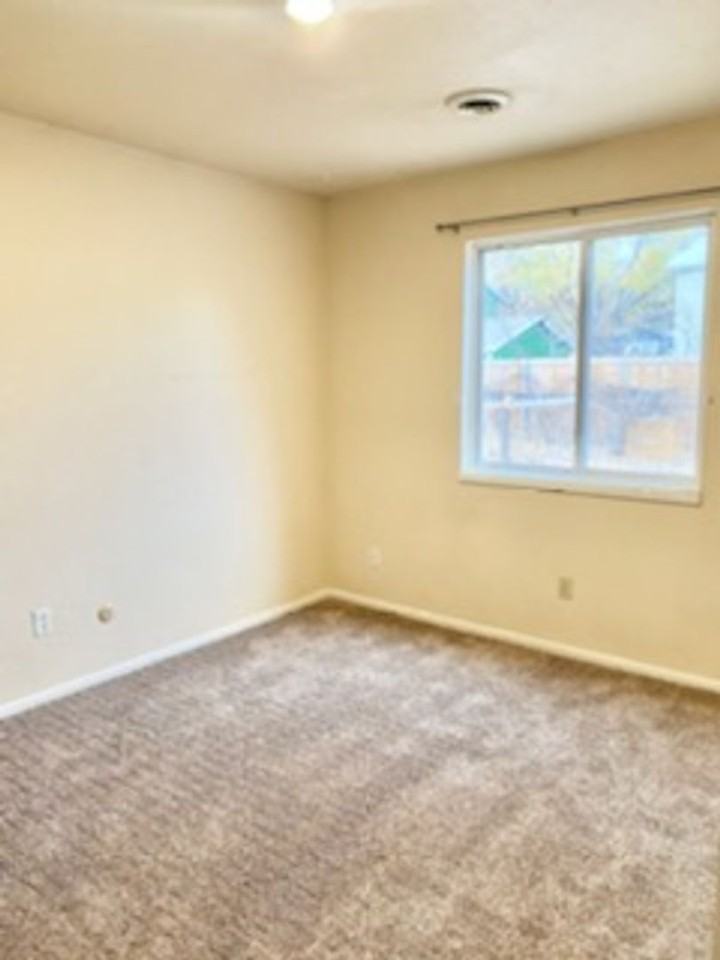 818 Tracey Pkwy - Photo 6 of 11