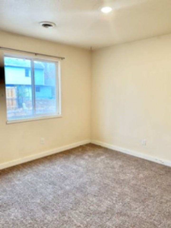 818 Tracey Pkwy - Photo 7 of 11