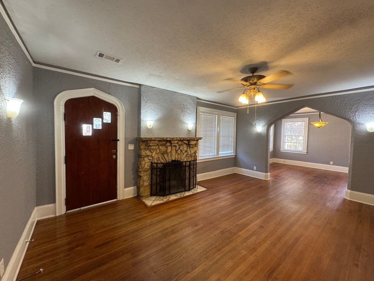 3349 Lexington Rd - Photo 2 of 25