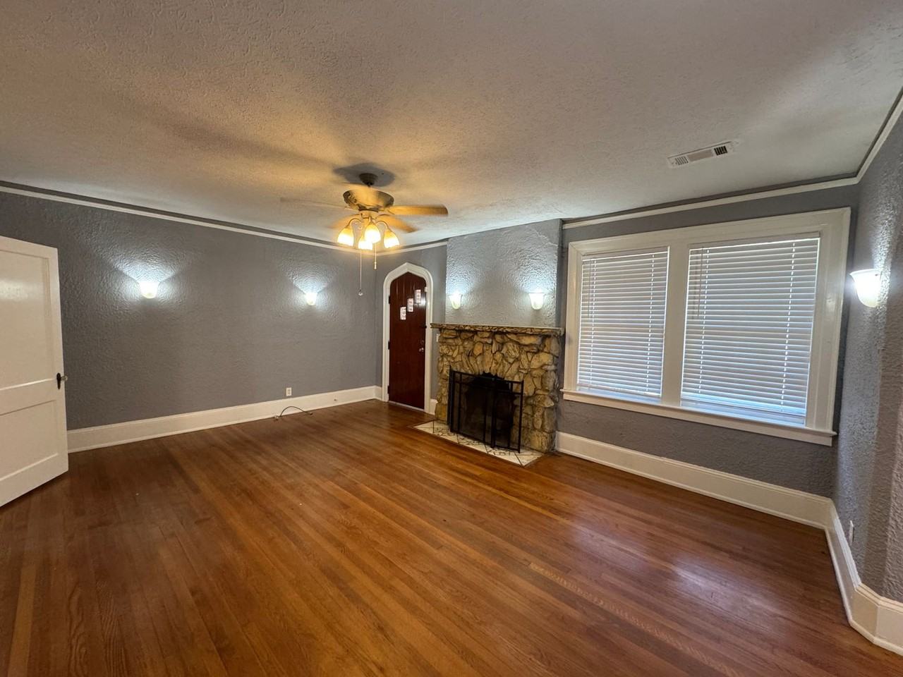 3349 Lexington Rd - Photo 4 of 25