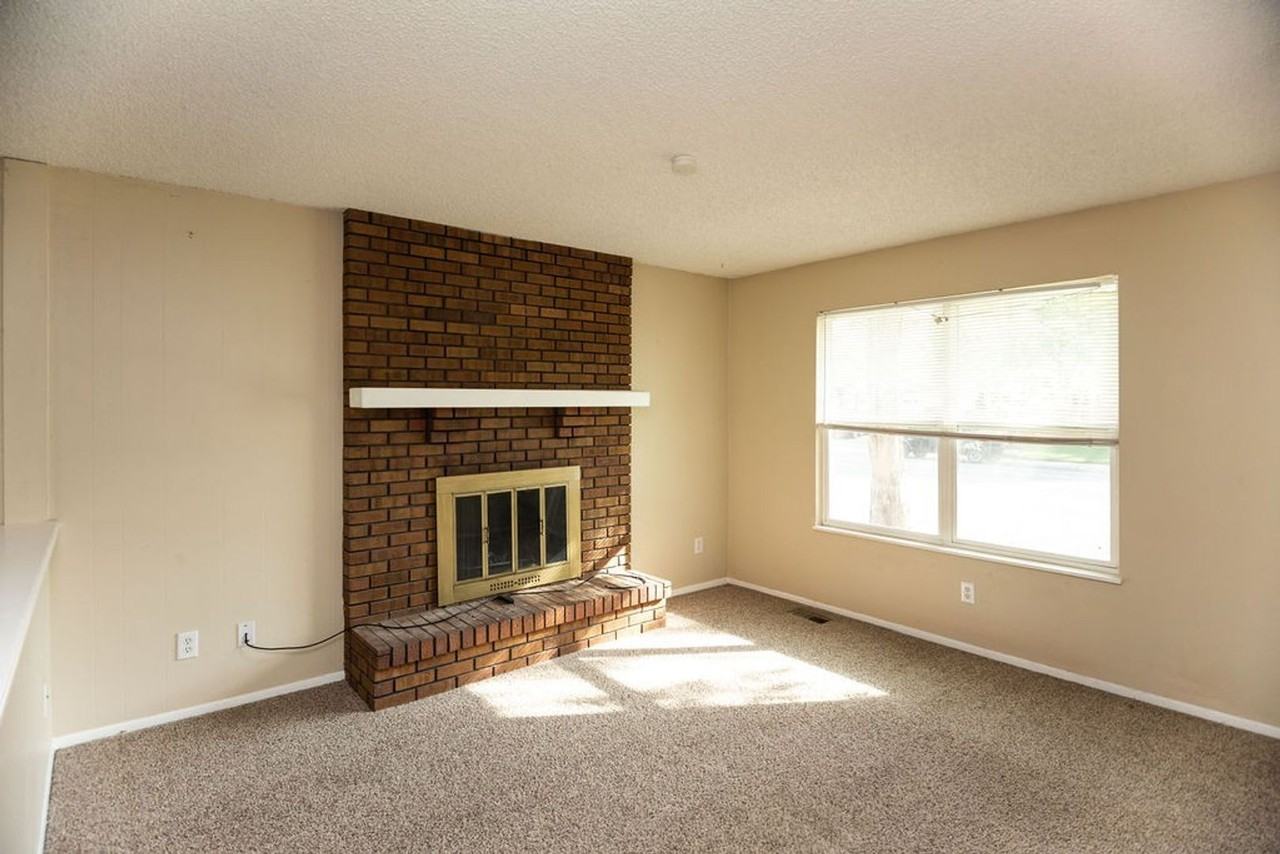 2307 Hampshire Rd - Photo 6 of 33