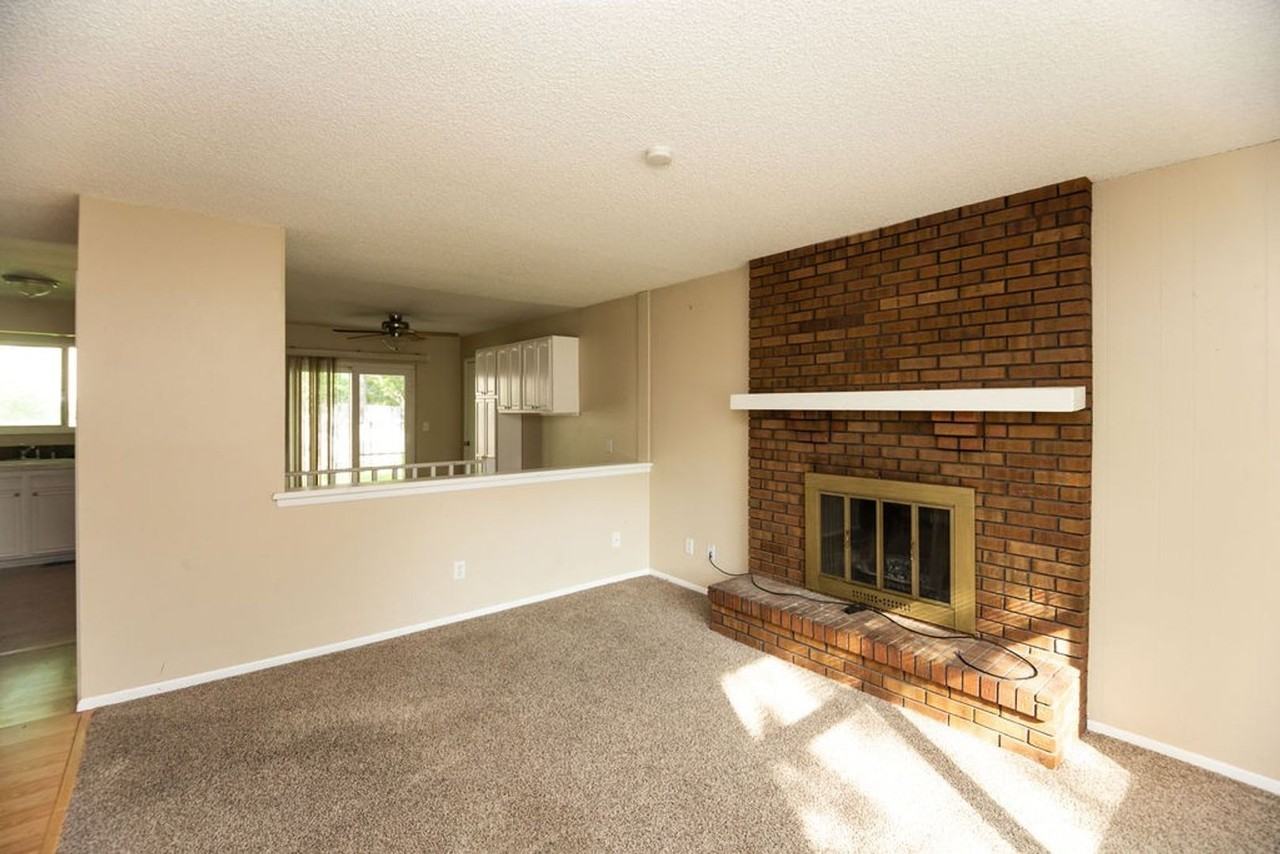 2307 Hampshire Rd - Photo 7 of 33