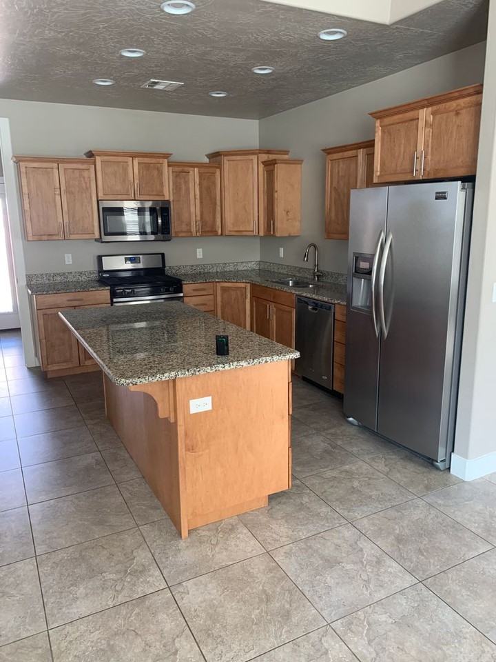 365 N 815 W - Photo 5 of 25