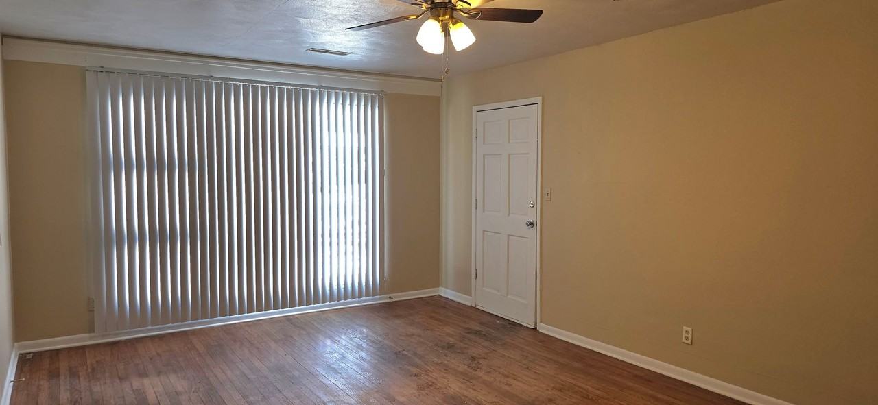 652 S Wildan Ave - Photo 2 of 10