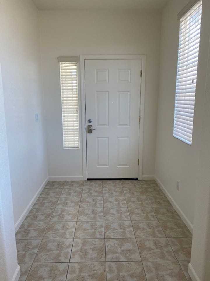 630 Champions Dr - Photo 6 of 18