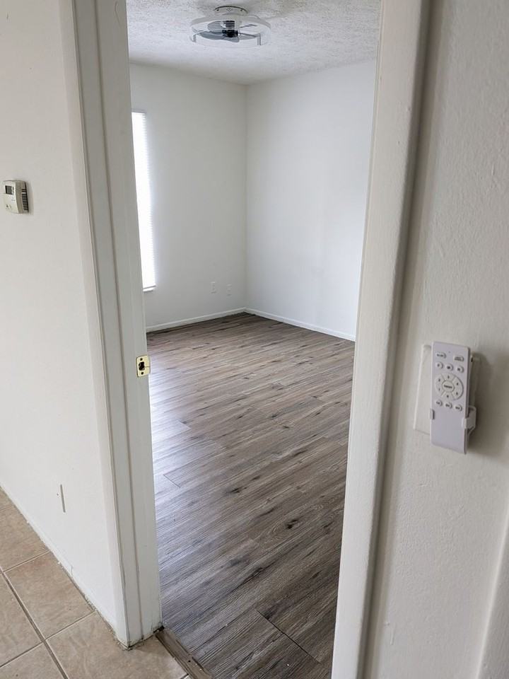 37216 Clinton Ave - Photo 5 of 8