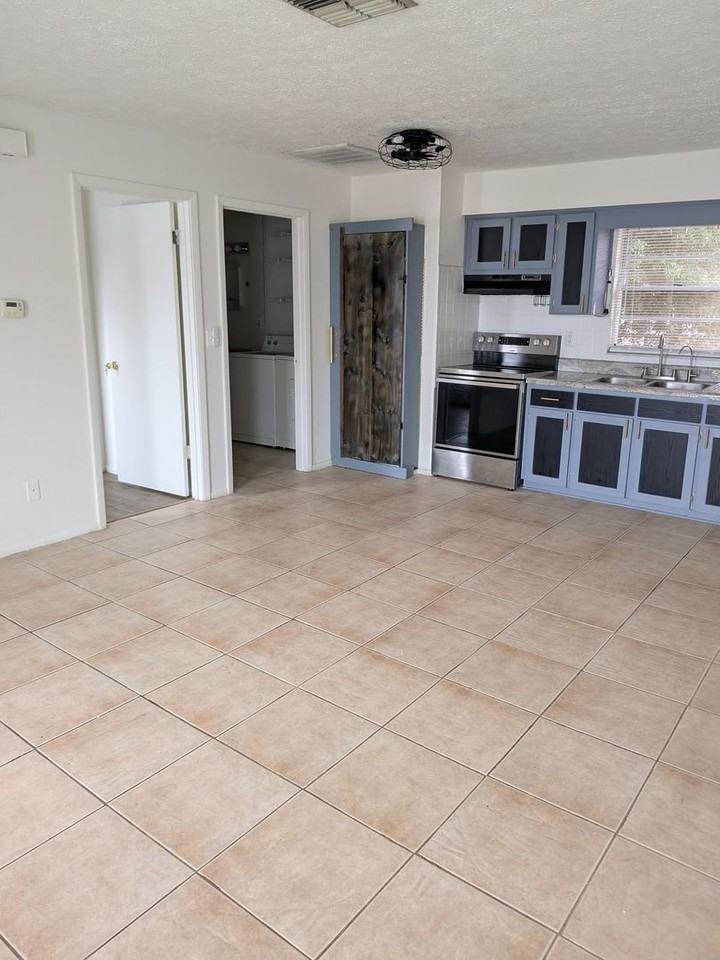 37216 Clinton Ave - Photo 7 of 8