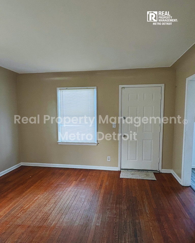 21242 Beechwood Ave - Photo 3 of 16