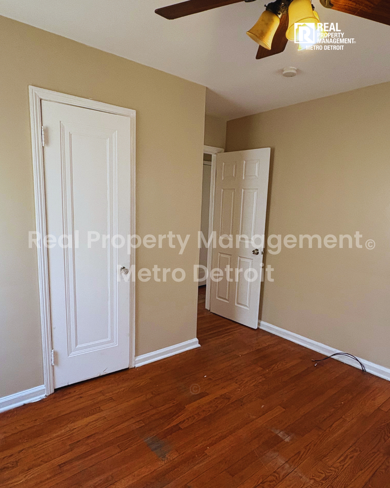 21242 Beechwood Ave - Photo 6 of 11