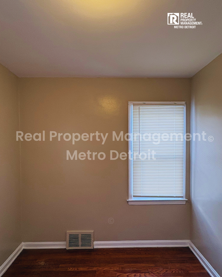 21242 Beechwood Ave - Photo 7 of 11