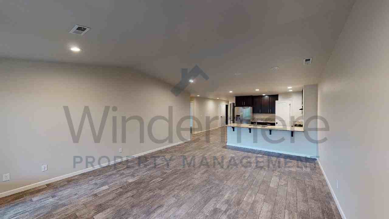 41 Nw Evans Ave - Photo 2 of 18