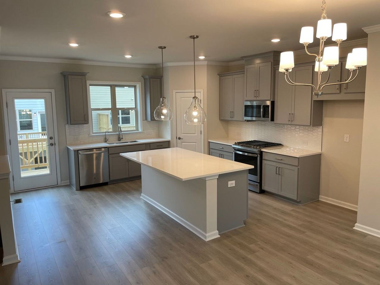 3726 Davis Cir - Photo 7 of 24