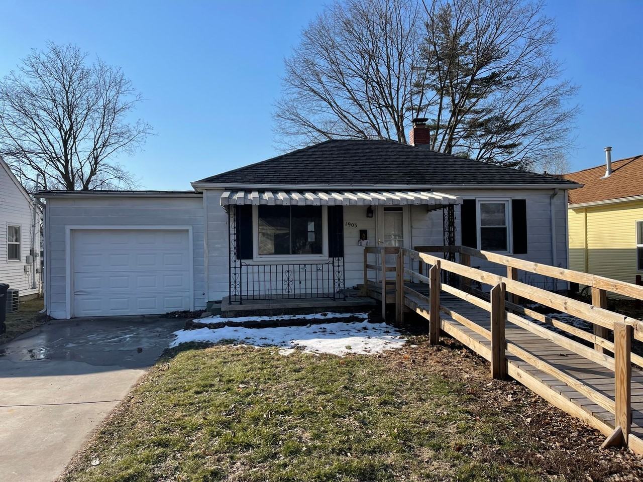 1903 Central St - Photo 2 of 10