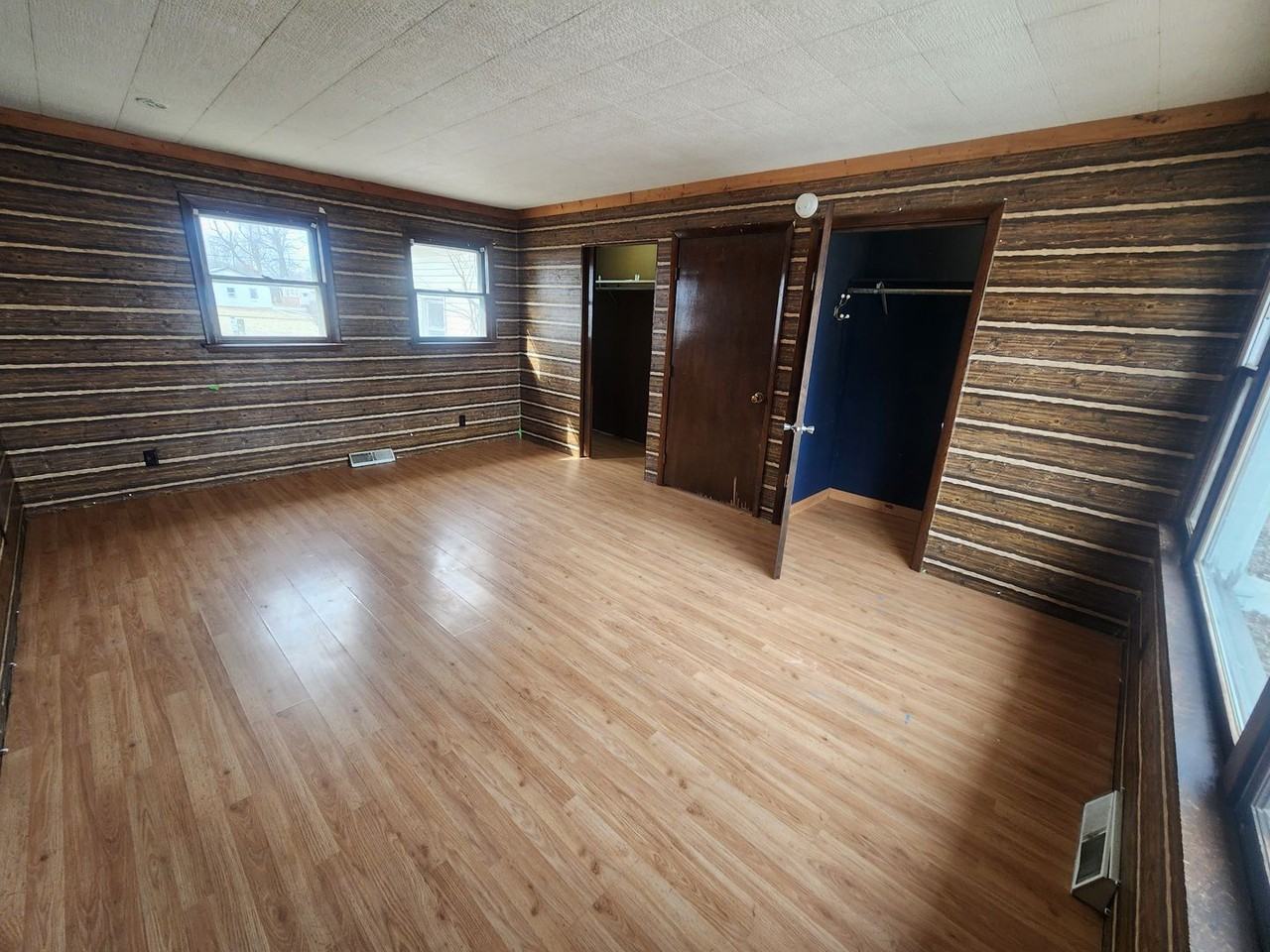 345 345 S Main St - Photo 3 of 16