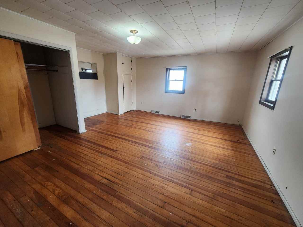 345 345 S Main St - Photo 4 of 16