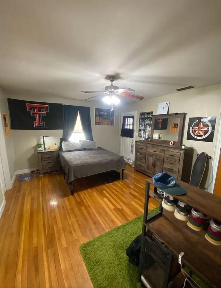 2414 28th St - Photo 3 of 9