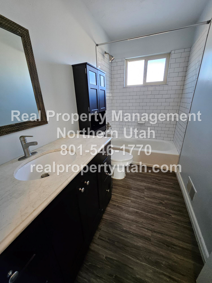 651 W 550 N - Photo 7 of 17