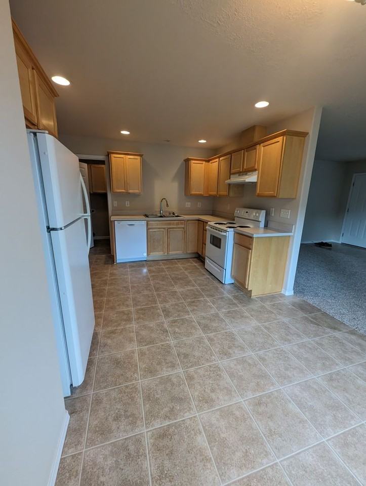 917 W Ellendale Ave - Photo 4 of 13