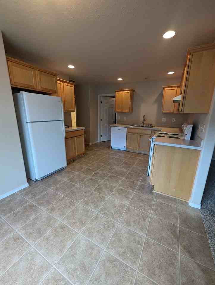 917 W Ellendale Ave - Photo 5 of 13