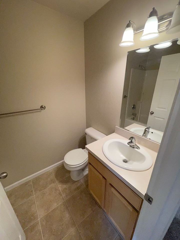 917 W Ellendale Ave - Photo 6 of 13