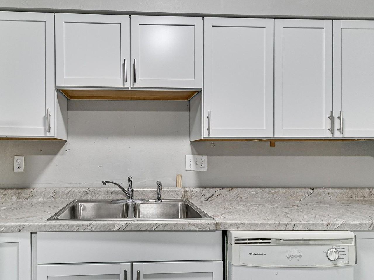 120 Shepard St - Photo 3 of 16