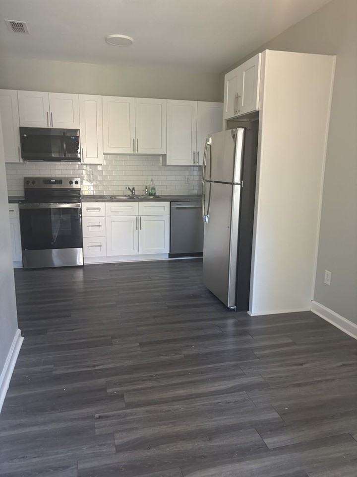 1737 S M L King Jr Blvd - Photo 2 of 12