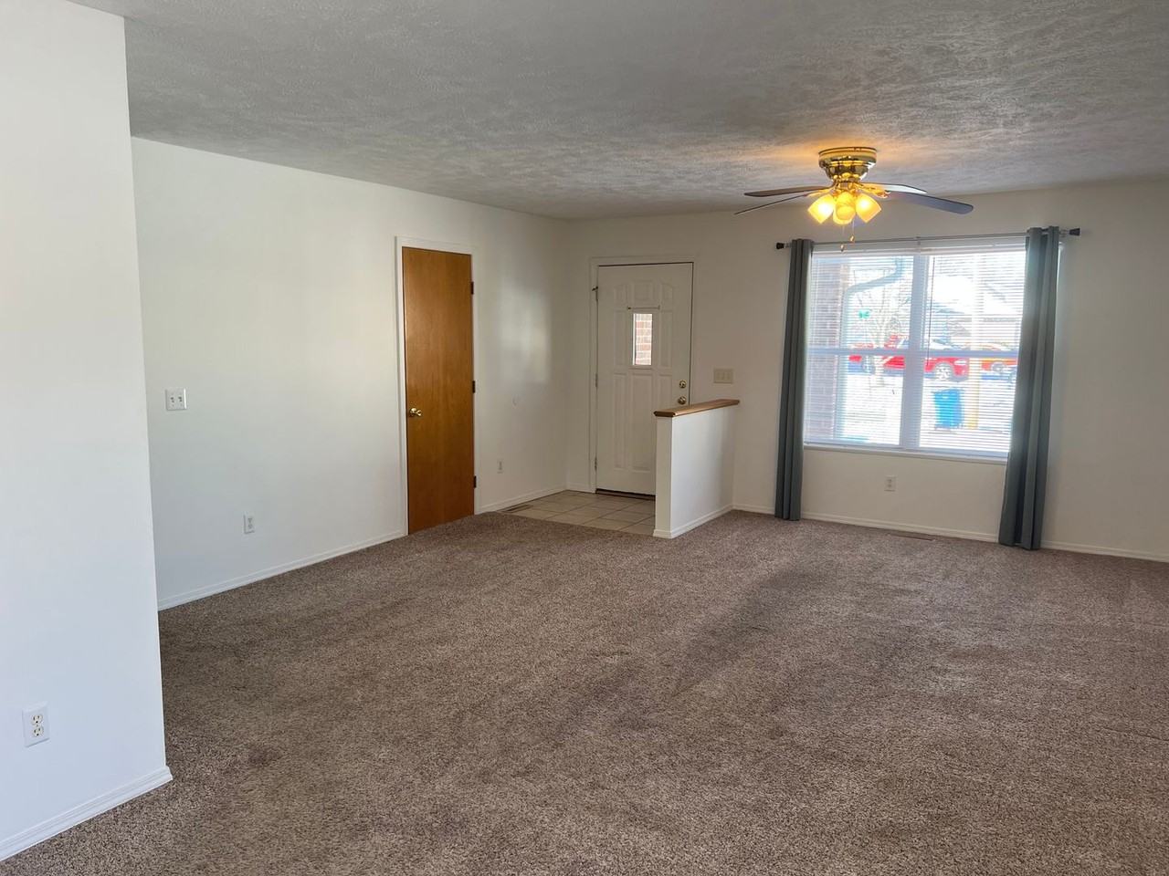 910 E Bain St - Photo 2 of 13