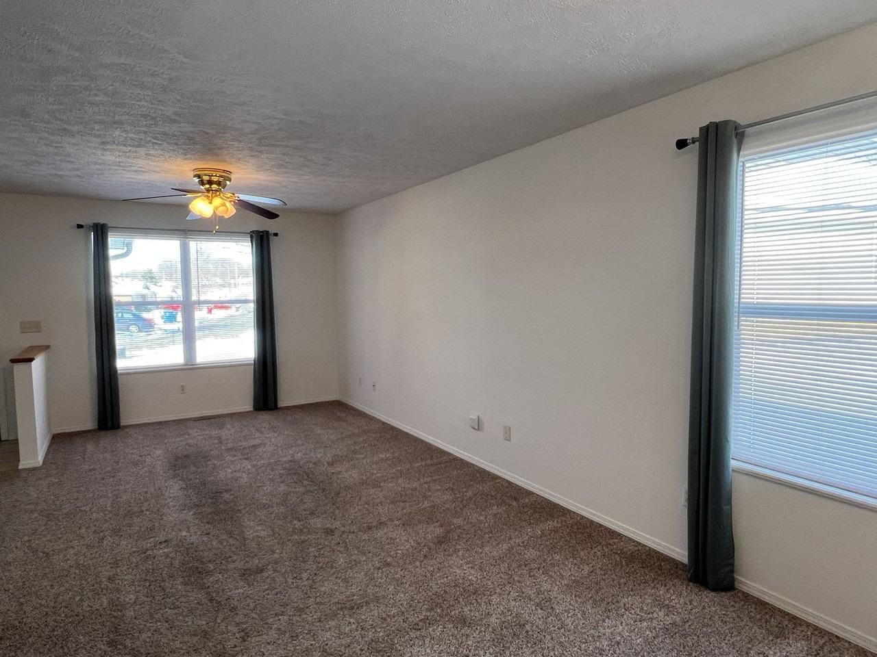 910 E Bain St - Photo 4 of 13