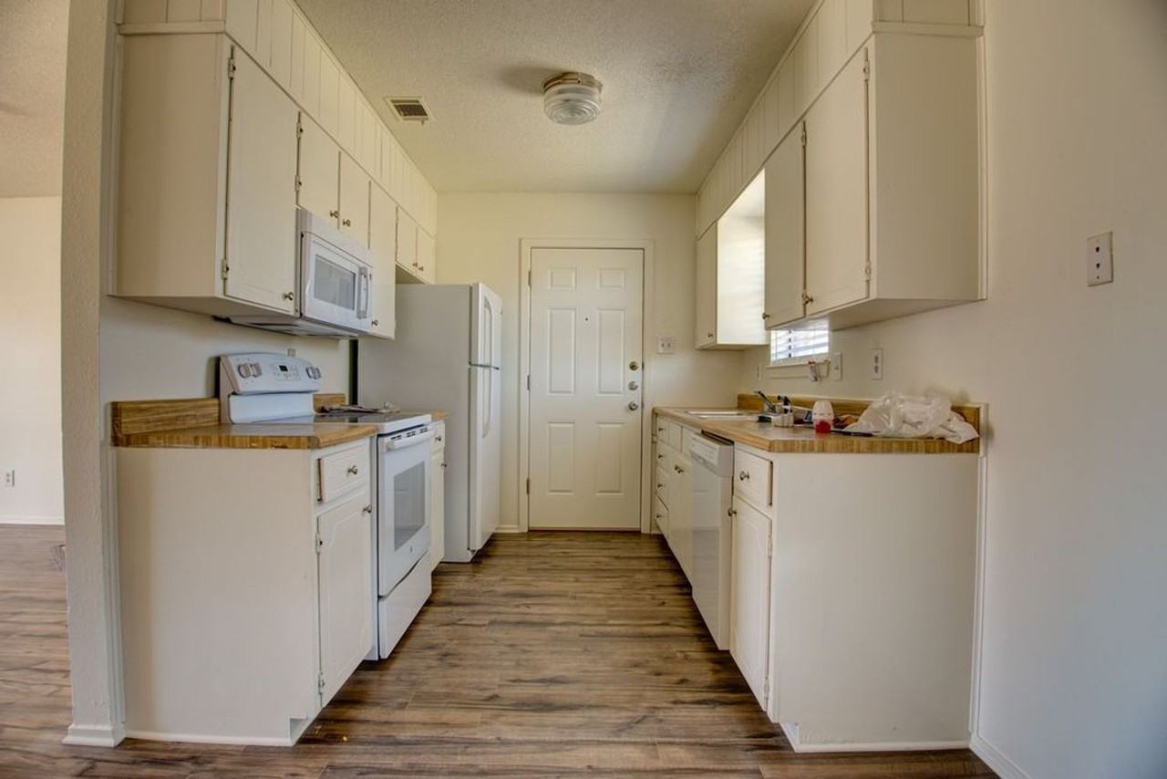 2602 Ridglea Ct - Photo 4 of 8