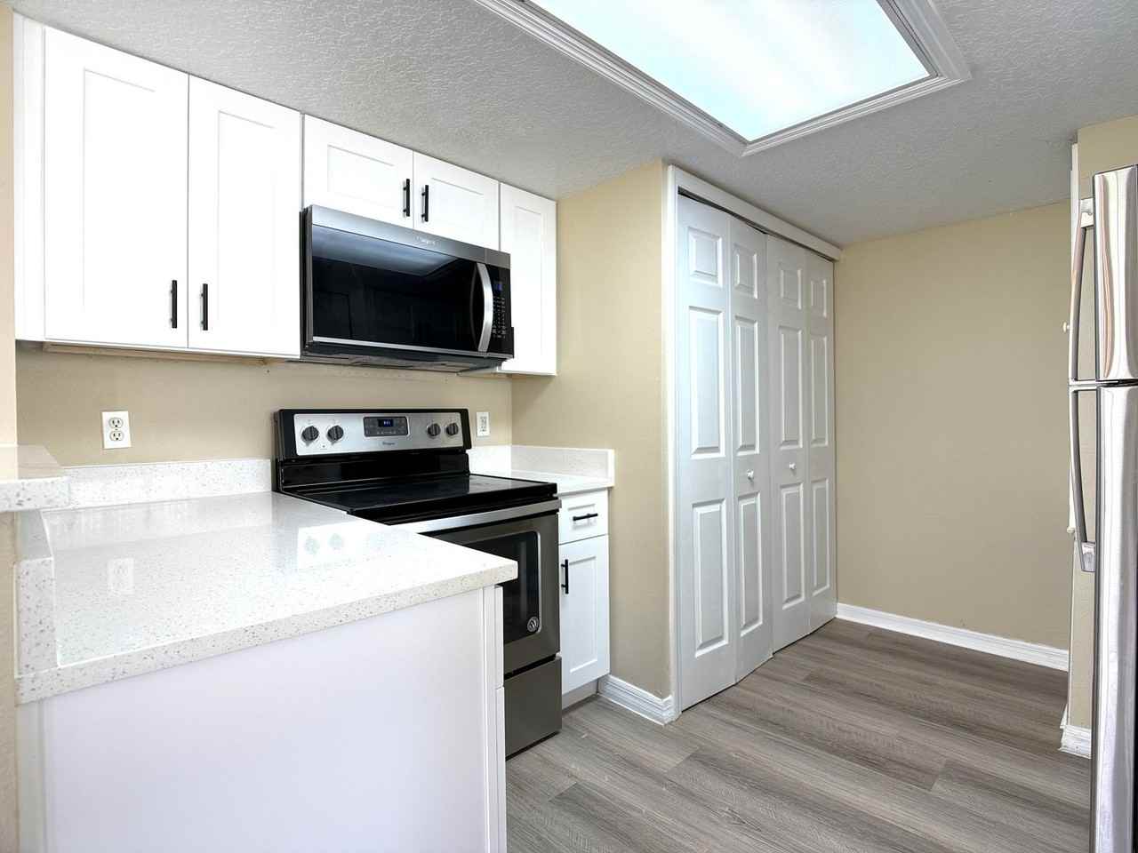 501 Coconut Palm Way - Photo 6 of 45