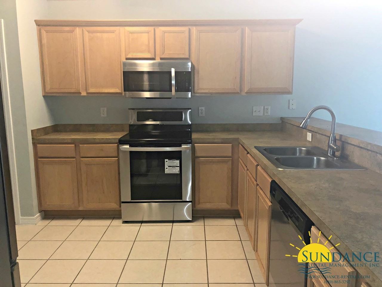 138 S Harborview Rd - Photo 3 of 13