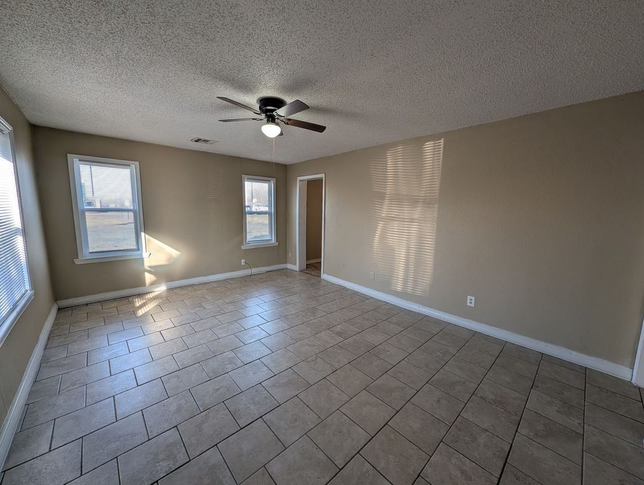 323 N Indianola St - Photo 2 of 15