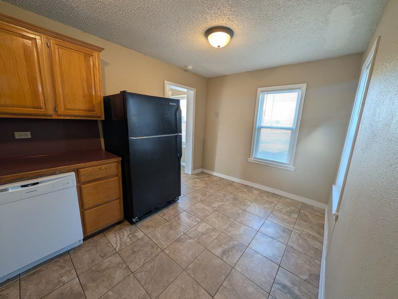 323 N Indianola St - Photo 5 of 15