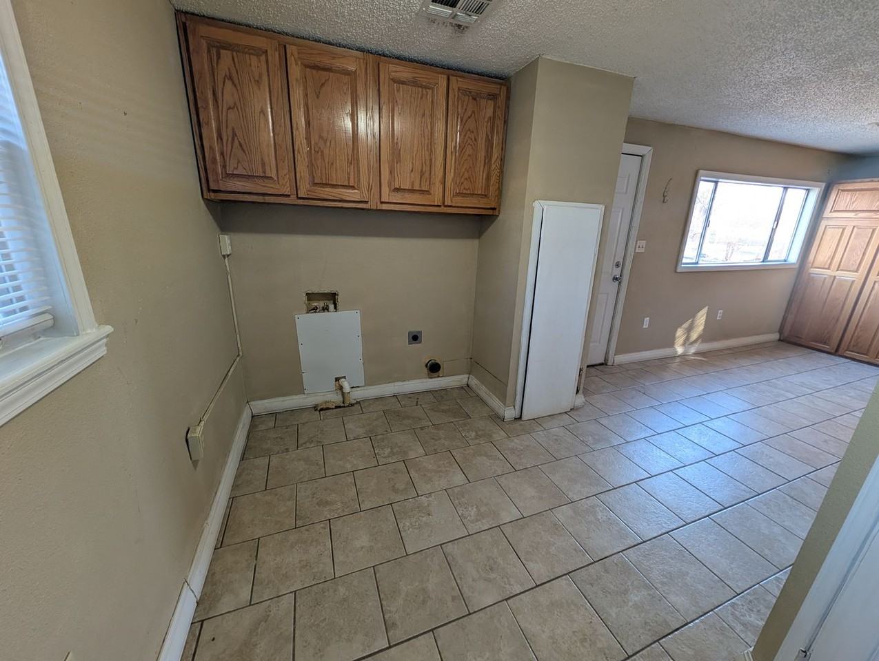 323 N Indianola St - Photo 7 of 15