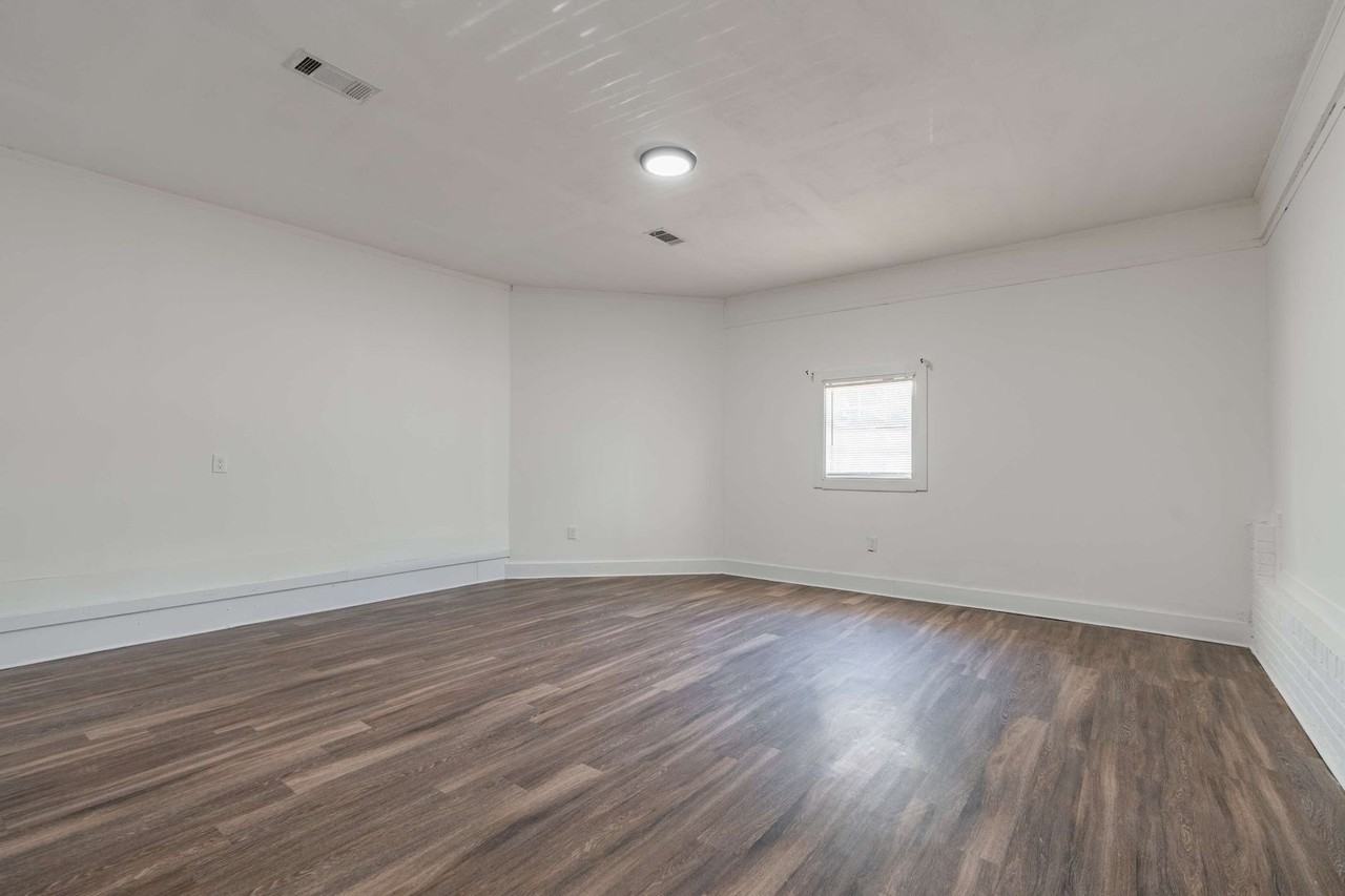 3920 Hermitage Dr - Photo 7 of 16