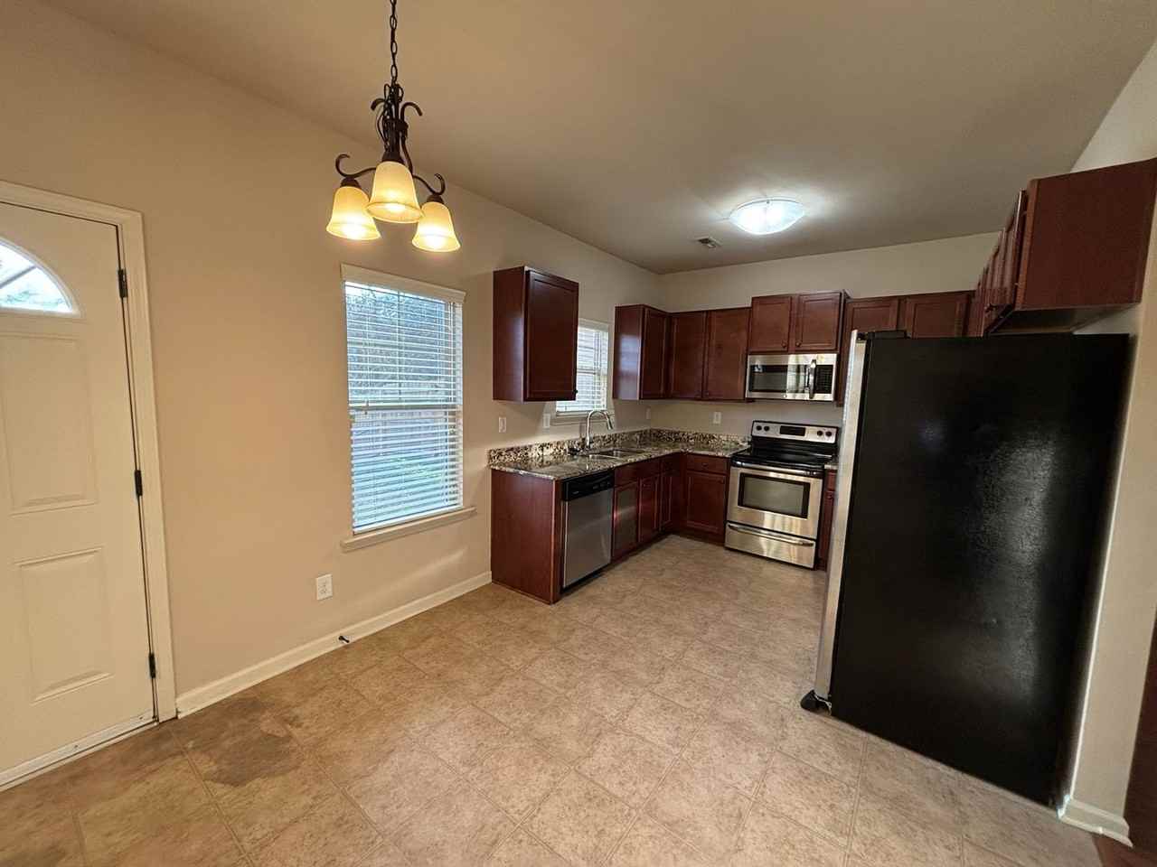 1322 Ingersoll Dr - Photo 3 of 35